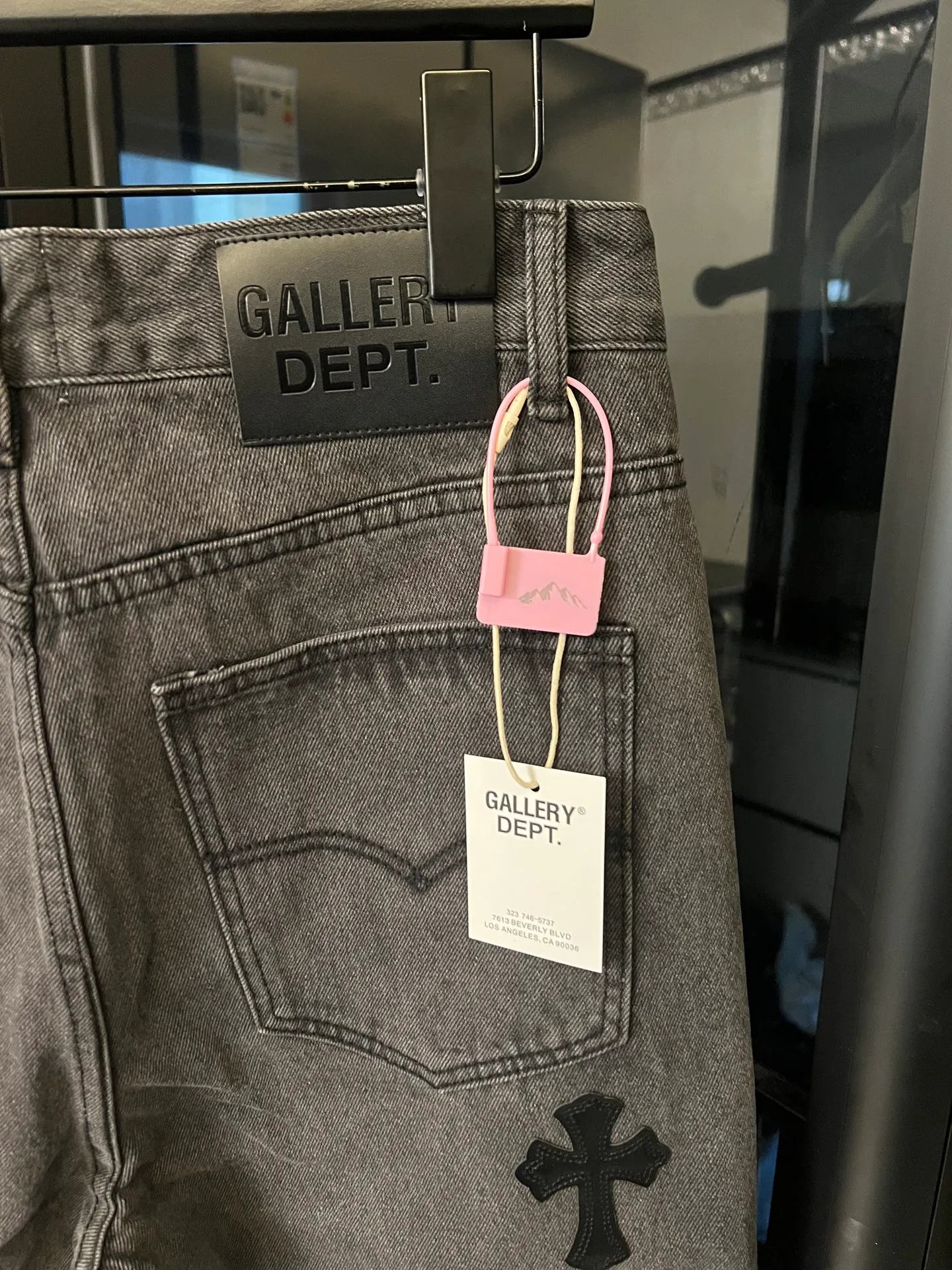 P260 [Next day] Chrome hearts/Chrome hearts GALLERY DEPT cross patch leather joint stitching jeans (black) Size: 28 30 32 34 (corresponding to s-xl) Detailed sizes can be found in the picture
